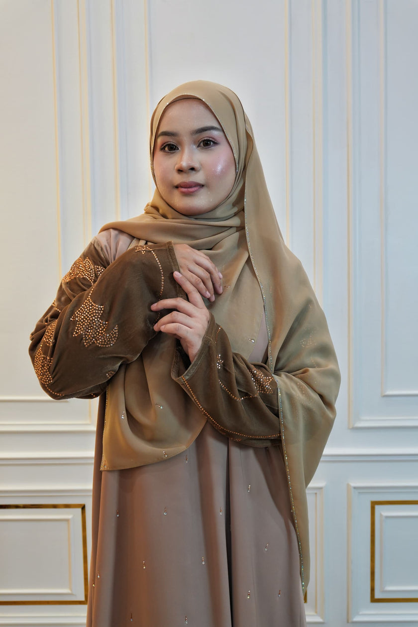 ABAYA MAYA NUDE